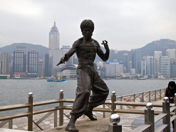 Die Bruce Lee Statue auf der Avenue of Stars in Hong Kong