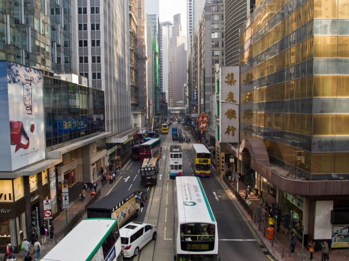 Straßenszene im Financial District von Hong Kong Island