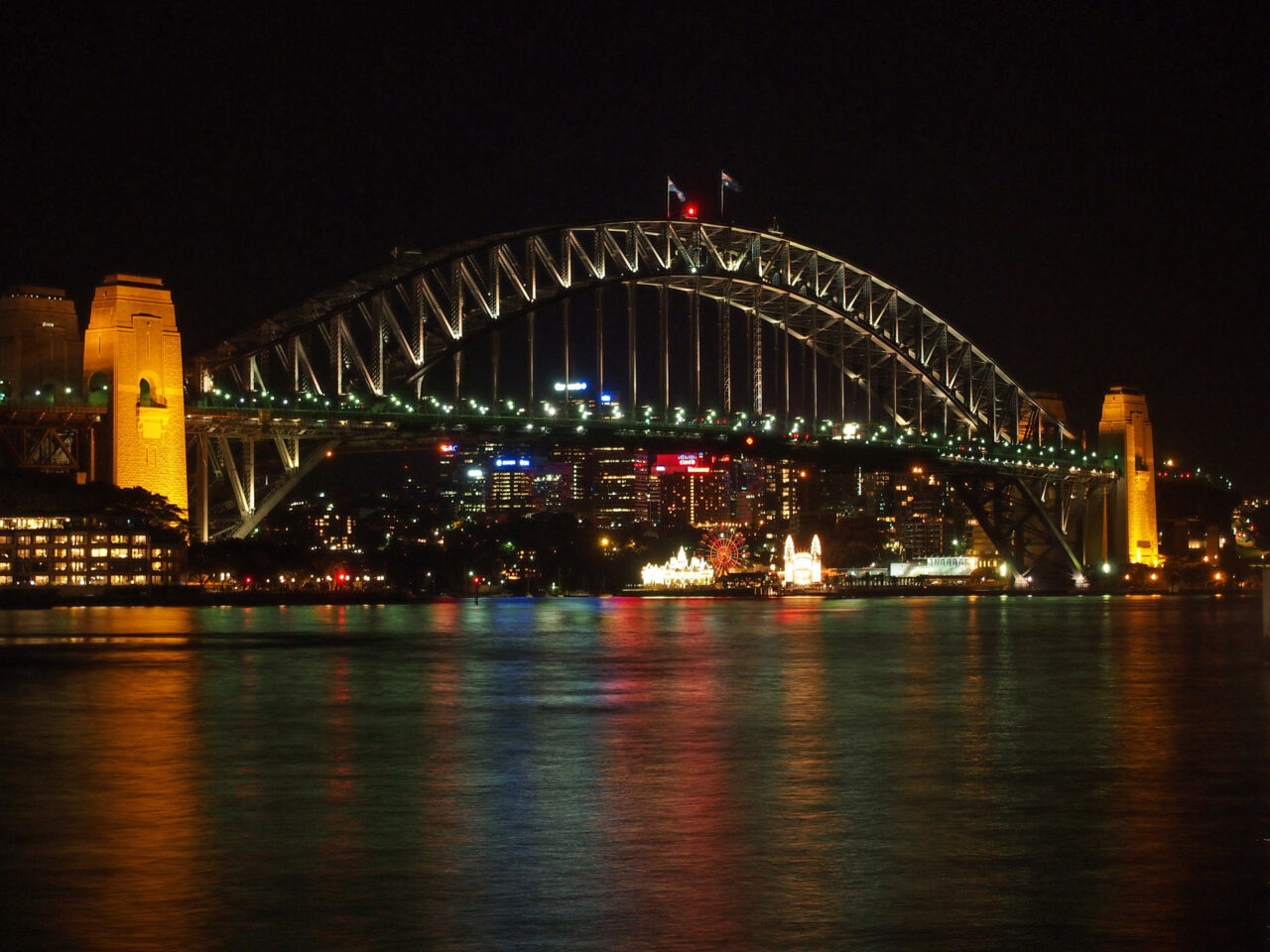 Ausblick auf die Harbour Bridge von Sydney bei Nacht
