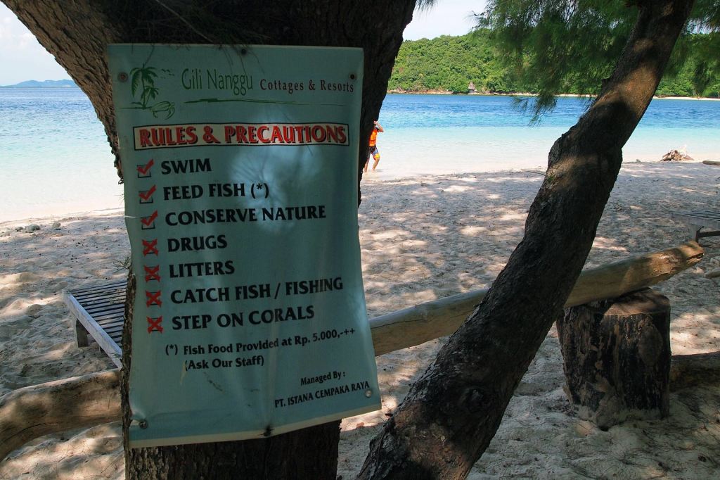 Rules and precautions at the beach of Gili Nanggu