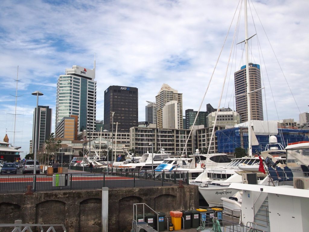 Ausblick vom Hafen auf den CBD von Auckland
