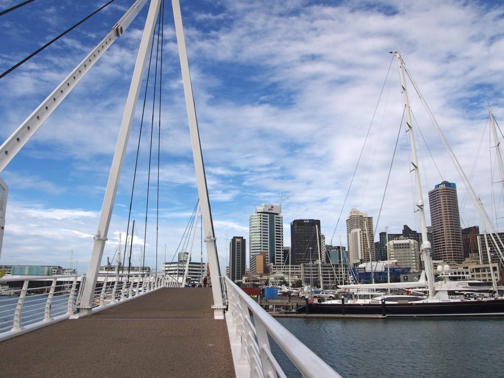 Ausblick vom Hafen auf den CBD von Auckland, Neuseeland