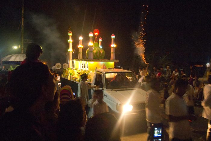 Takbiran parade in the night before Idul Fitri (Ampenan, Lombok)