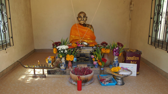 Buddha-Statue im Wat Khao Noi