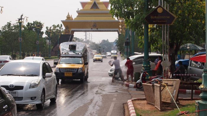 Wasserschlachten zu Songkran in Khon Kaen