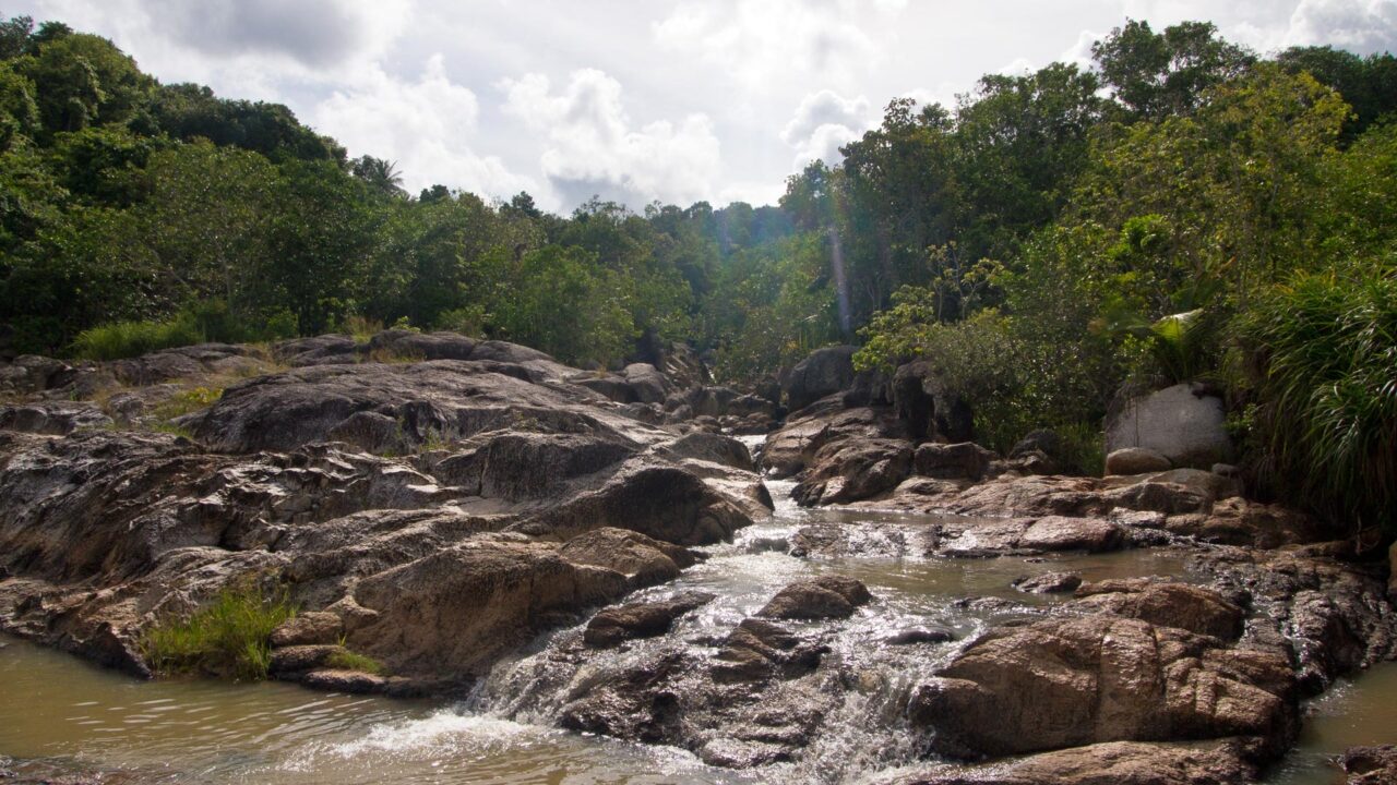 Der Than Sadet Wasserfall im Nordosten von Koh Phangan