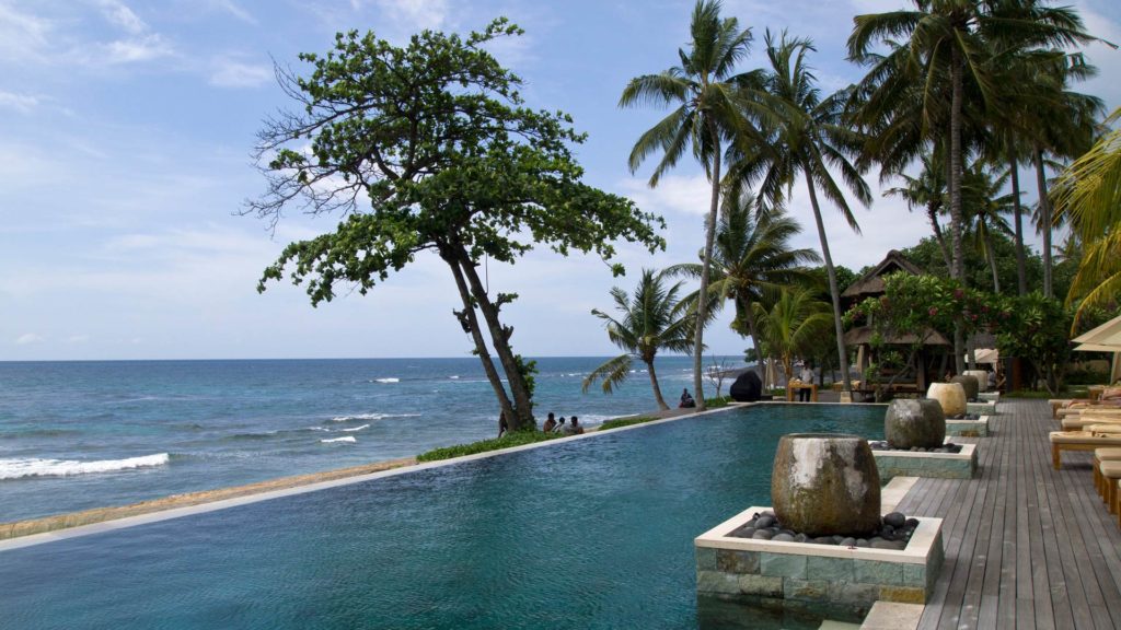 Infinity Pool with sea view at the Nooq Bar