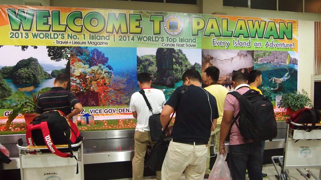 'Welcome to Palawan' Banner am Gepäckband von Puerto Princesa
