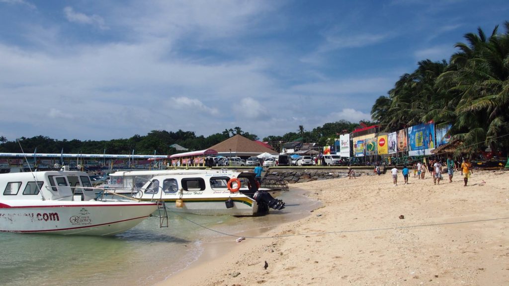 Der Cagban Beach direkt am Boracay Jetty Port