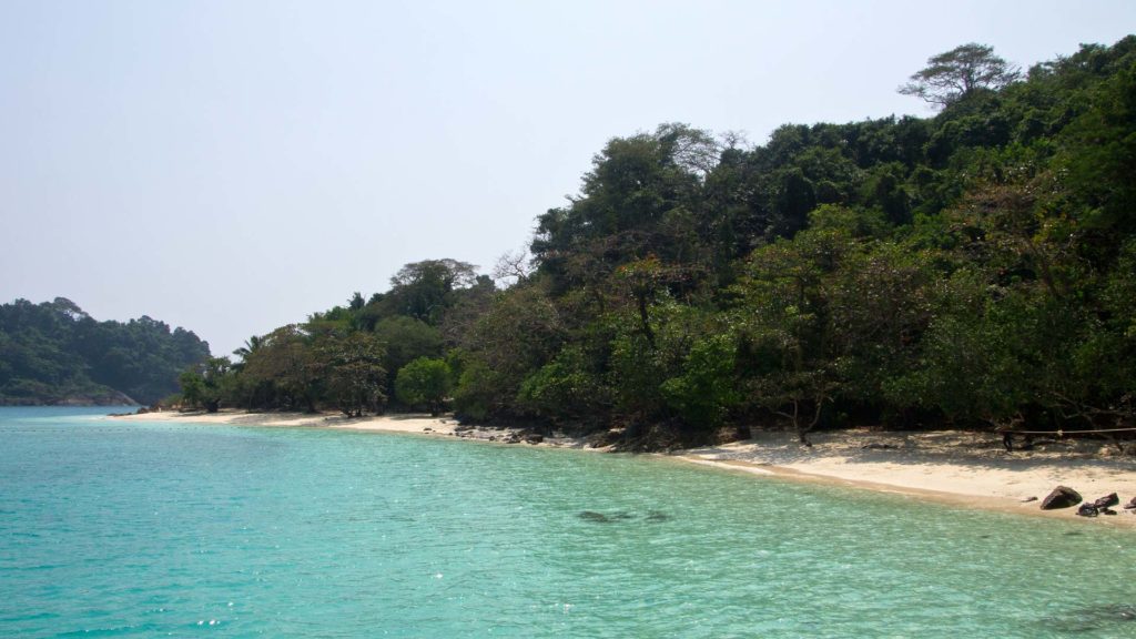 Der weiße Sandstrand von Koh Rang