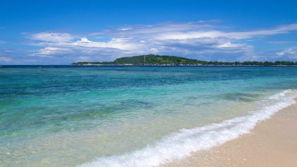 Blick auf Gili Trawangan von Gili Meno, Indonesien