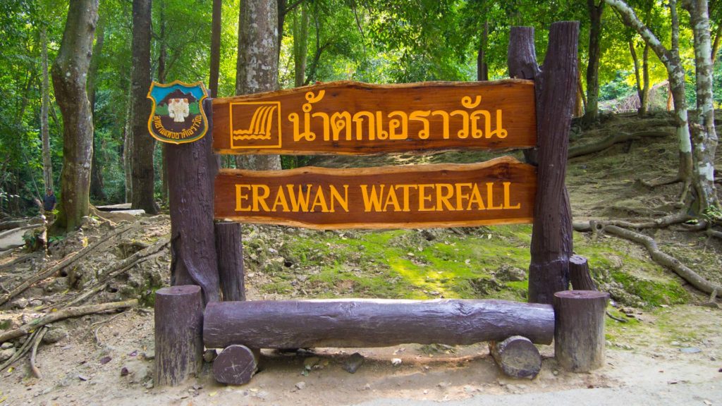 Schild am Erawan Wasserfall