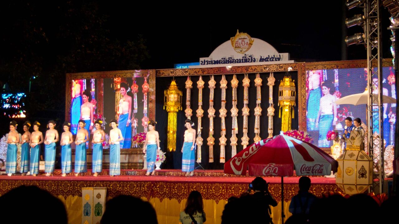 Miss Loy Krathong Wahl am Thapae Gate in Chiang Mai