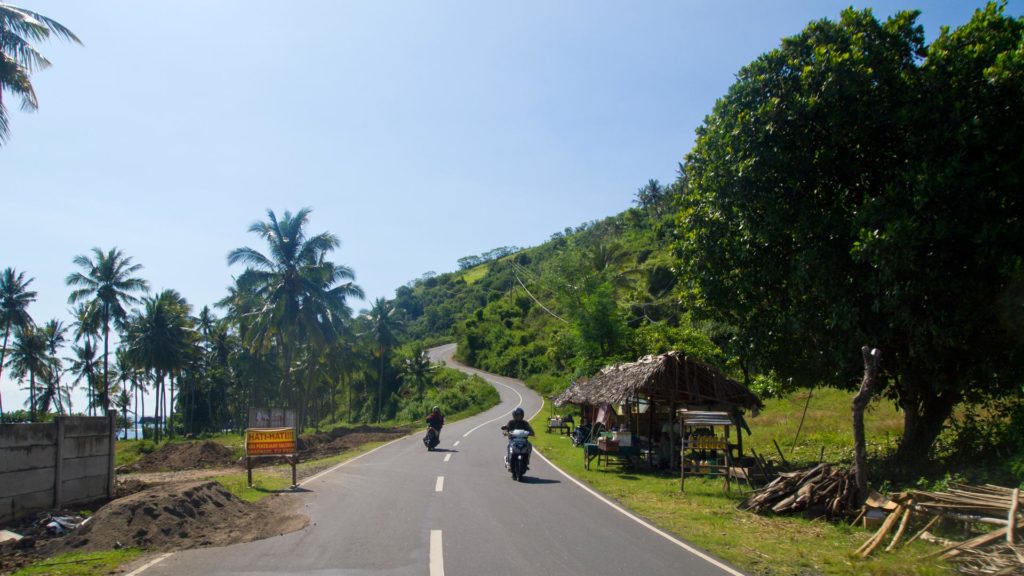 Straße von Senggigi Richtung Pemenang, Nord-Lombok