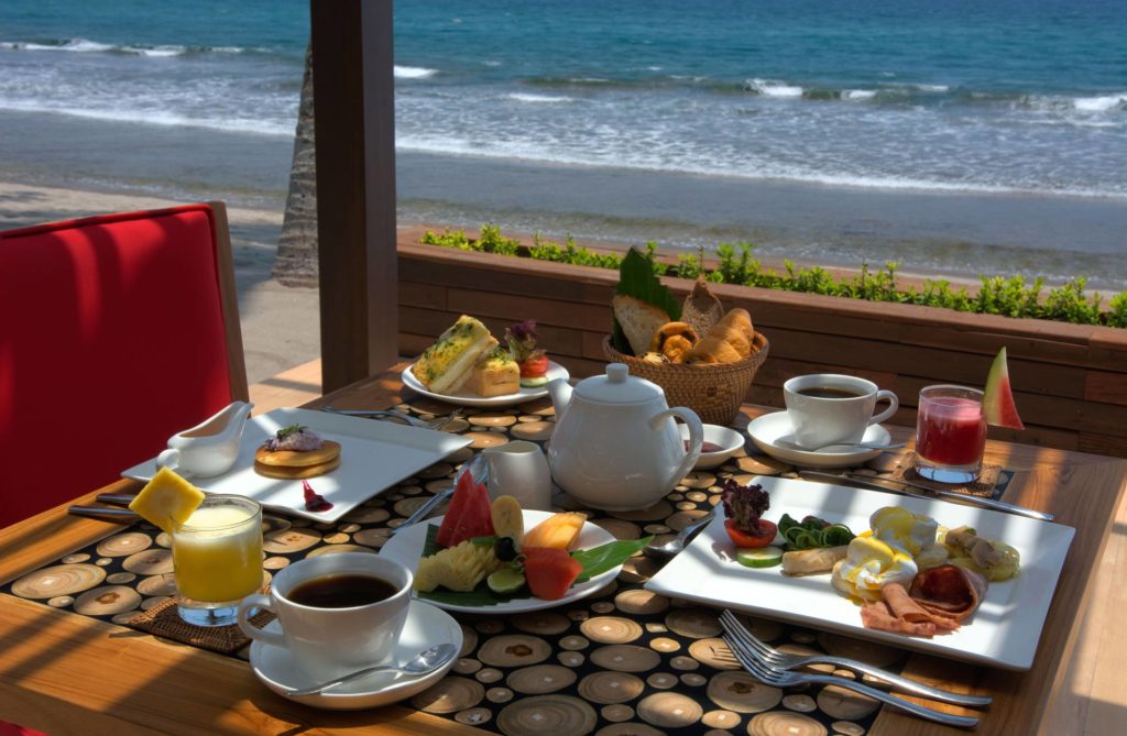 Breakfast directly at the ocean at The Chandi, Lombok