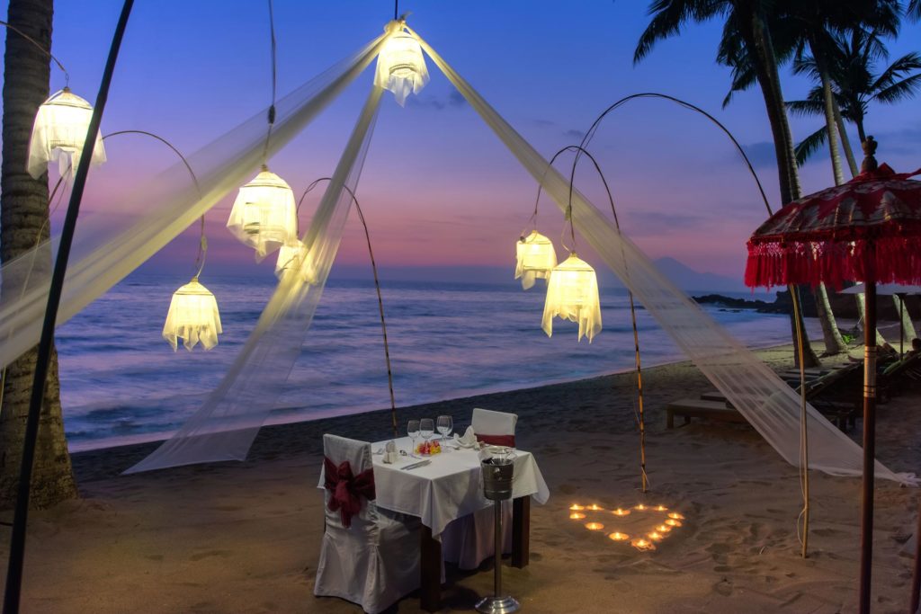 Romantic dinner directly at the beach of The Chandi Resort