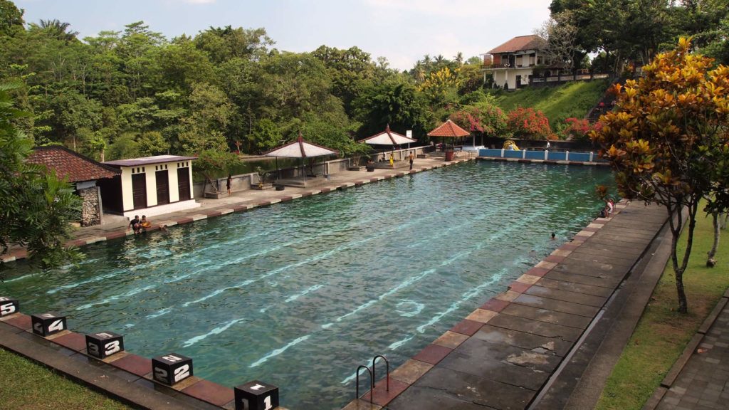 Das Schwimmbad des Narmada Parks