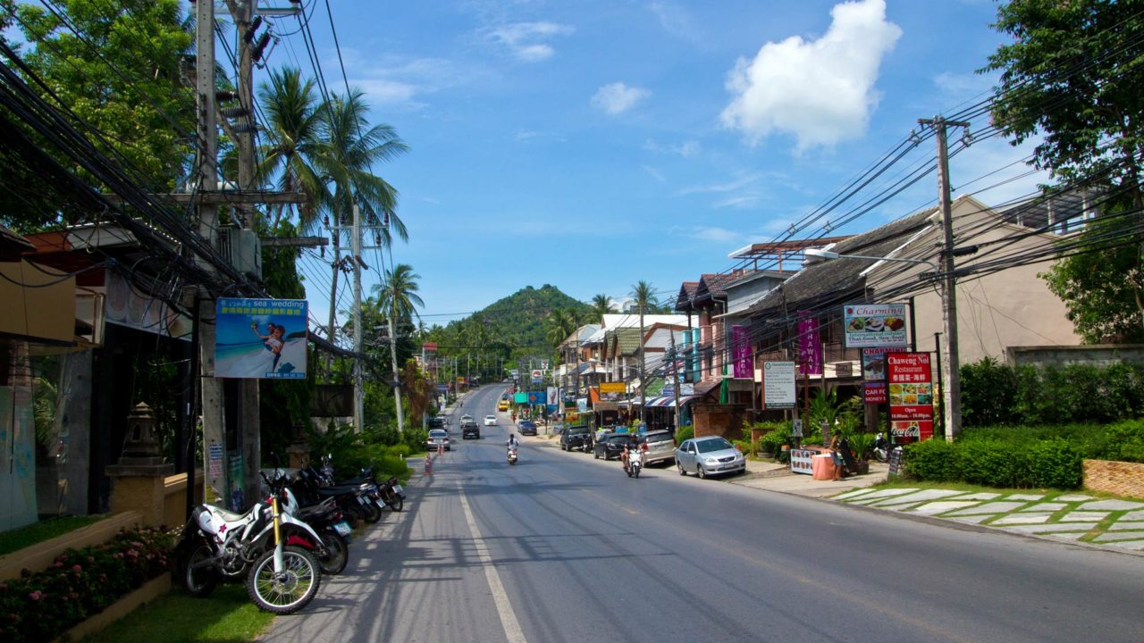 Straße zwischen Chaweng und Lamai bei einer Rollertour auf Koh Samui