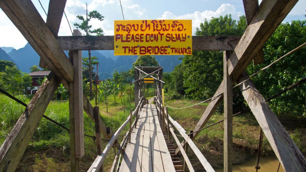 Eine der vielen Brücke in Vang Vieng, Laos