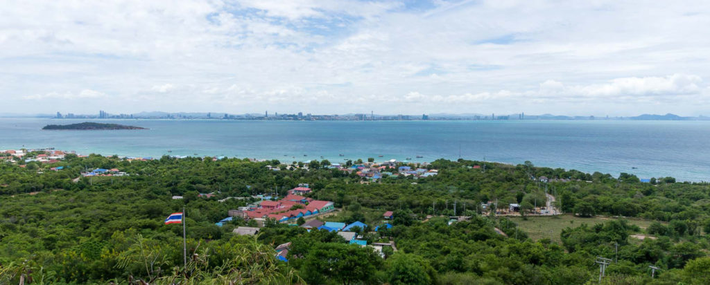 Aussicht über Koh Larn und auf die Skyline von Pattaya und Jomtien