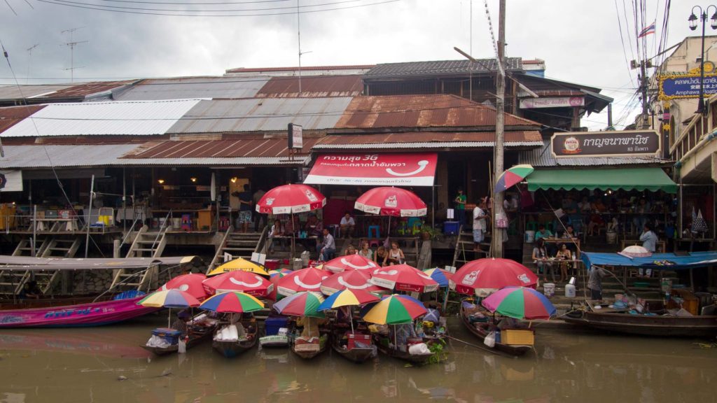 Ausblick auf dem Amphawa Floating Market