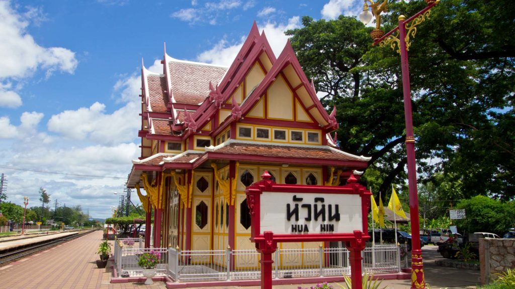 Der berühmte Bahnhof von Hua Hin mit dem königlichen Pavillon