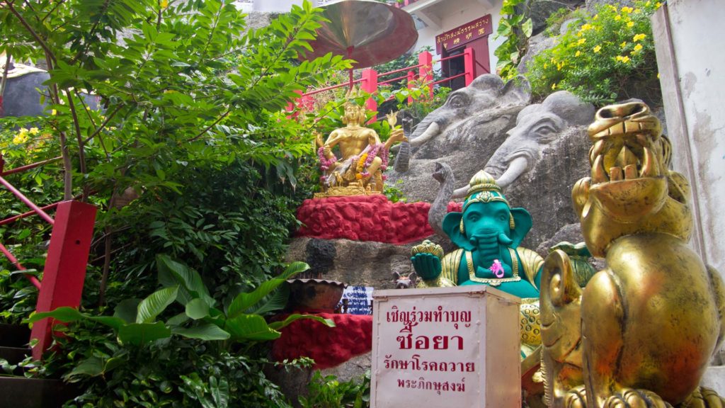 Ganesha und Brahma-Statuen bei Wat Tham Khao Tao, Hua Hin