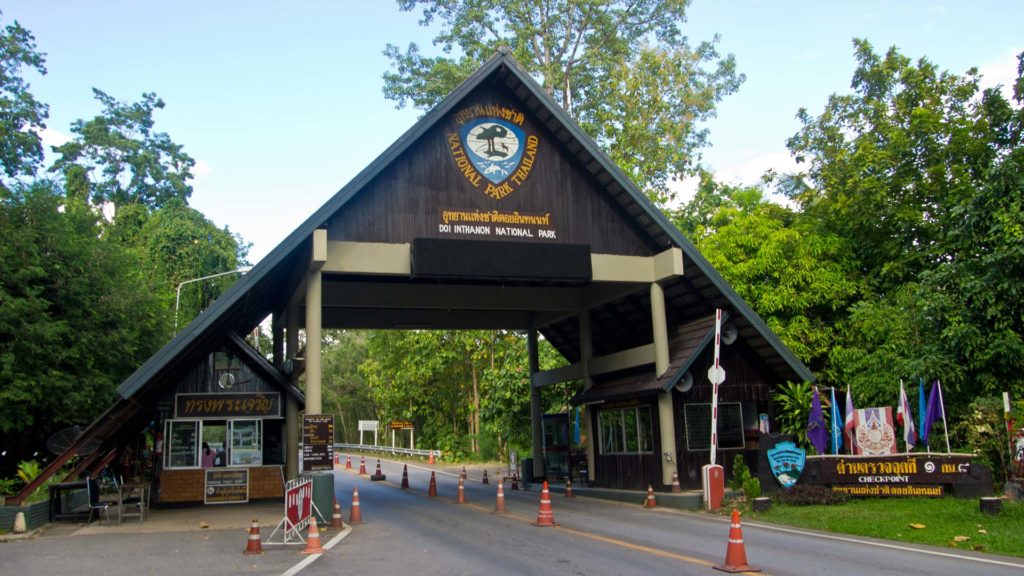 Der Eingang des Doi Inthanon Nationalparks in der Nähe von Chiang Mai