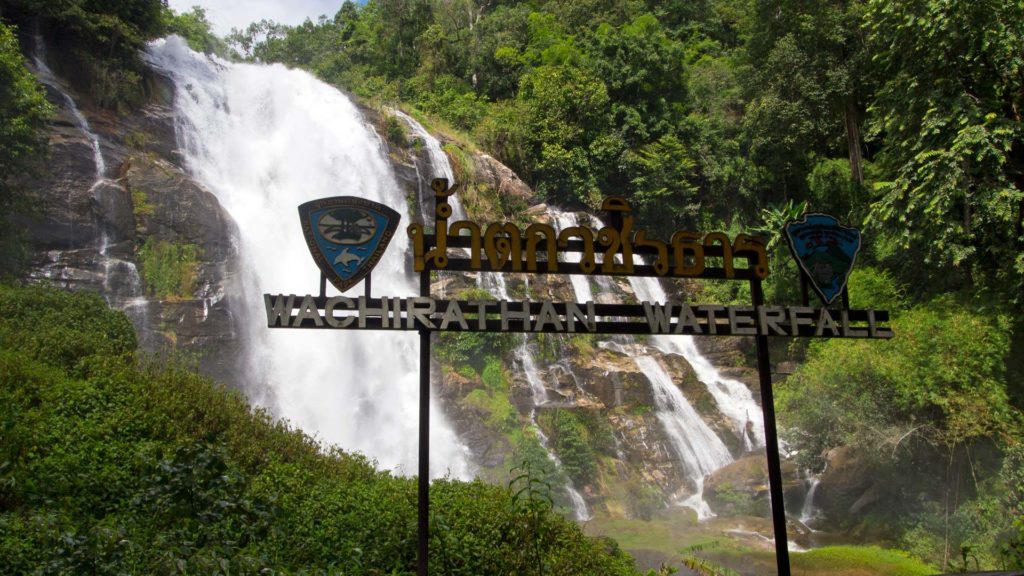 Der Wachirathan Wasserfall im Doi Inthanon Nationalpark