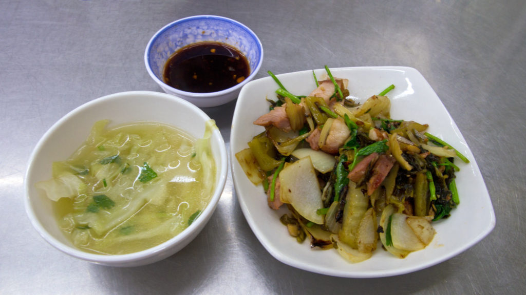 Com Heo Quay Xao Cai Chua - rice with fried roast pork with pickle cabbage