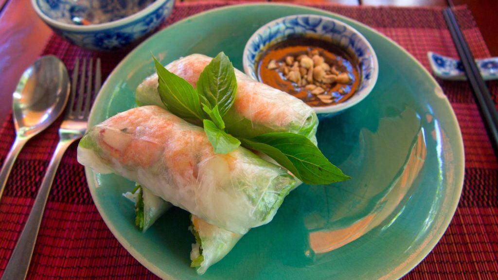 Goi Cuan Tom Thit - fresh spring or summer rolls with shrimp