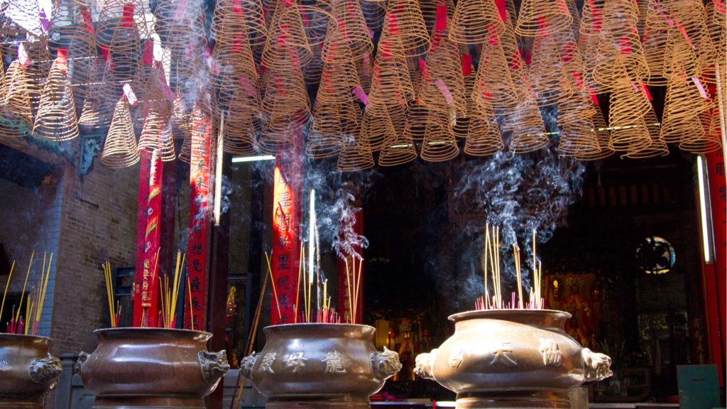 Räucherstäbchen im Thien Hau Tempel in Ho Chi Minh City