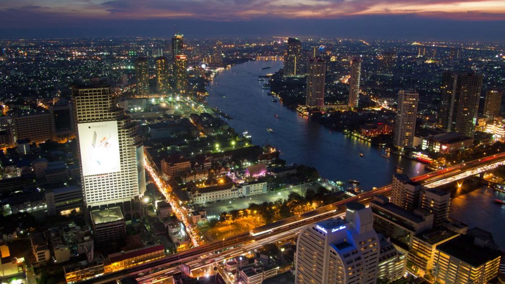 Aussicht vom Lebua at State Tower auf den Chao Phraya in Bangkok, Thailand