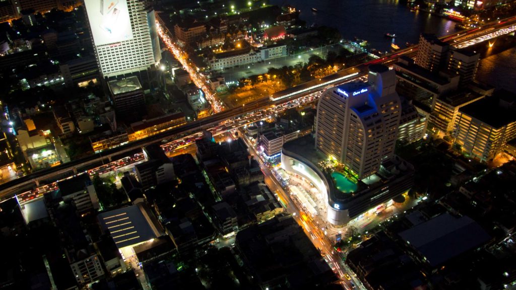 Aussicht auf Sathorn vom Lebua at State Tower in Bangkok