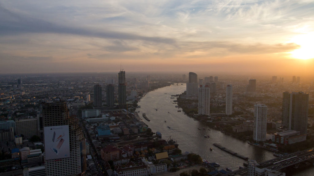 Der Chao Phraya bei Sonnenuntergang vom Lebua at State Tower gesehen, Bangkok
