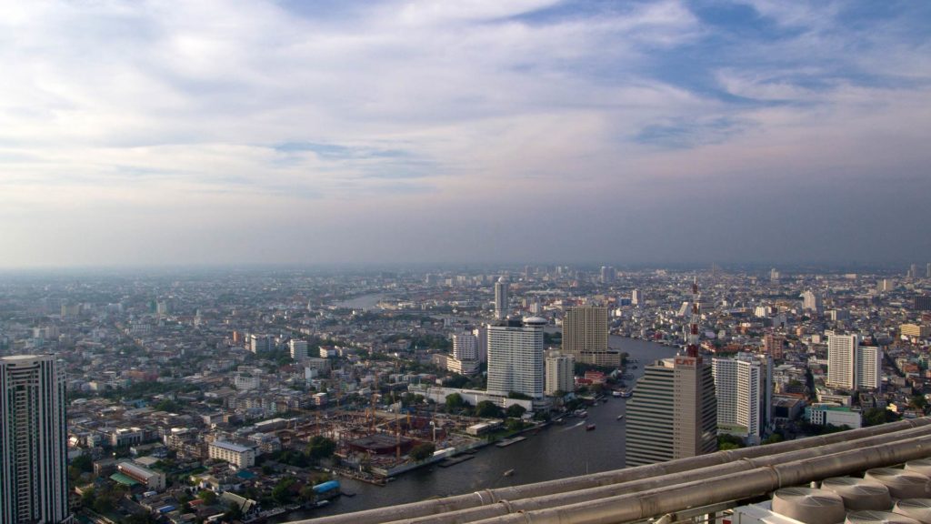 Aussicht auf Bangkok von der Distil Bar im Lebua at State Tower in Bangkok