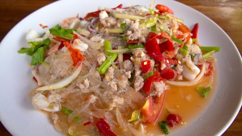 Yam Woonsen - spicy glas noodle salad with tomatoes, onion, chilies and meat