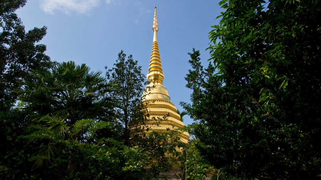 Goldener Chedi des Wat Phra Kaeo in Chiang Rai