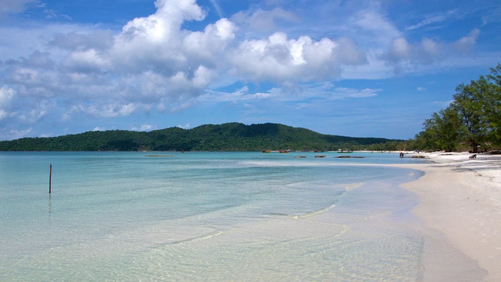 The dreamlike beach of the Saracen Bay on Koh Rong Samloem