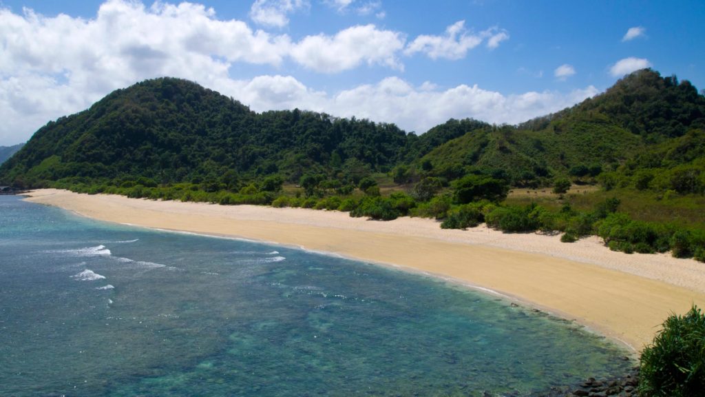 Die andere Seite des Mawi Beaches auf Lombok