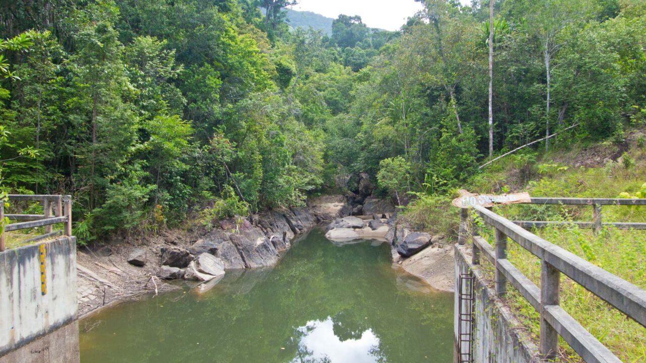 Wasserreservoir auf dem Weg zum Khao Ra auf Koh Phangan