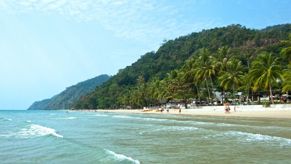 Der White Sand Beach an der Westküste von Koh Chang