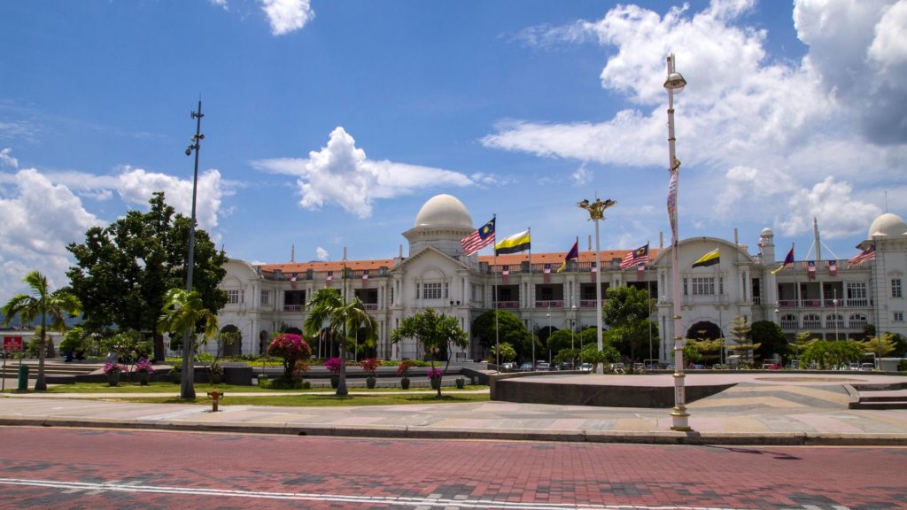 Der Bahnhof von Ipoh, gerne auch als das Taj Mahal der Stadt bezeichnet