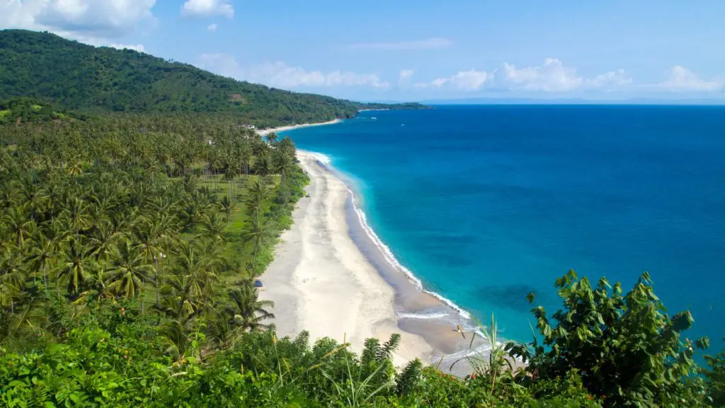 Aussicht auf den Setangi Beach an der Westküste Lomboks