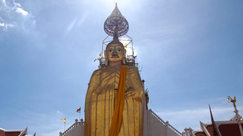 The Wat Intharawihan with the huge Standing Buddha Statue in Bangkok