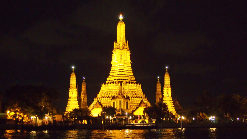 The Wat Arun, Temple of the Dawn, at night