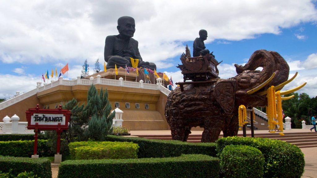 Riesige Statue vom Mönch Luang Phu Thuat im Tempel Wat Huay Mongkol (Hua Hin)