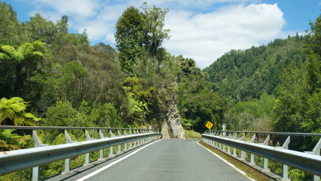 Der Forgotten World Highway in Neuseeland
