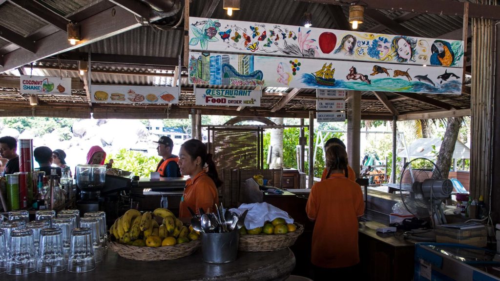 The restaurant and bar for drinks and food on Koh Nang Yuan