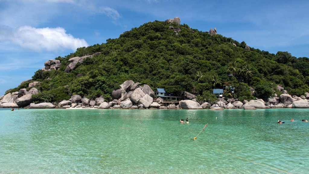 Dreamlike water to swim in on Koh Nang Yuan